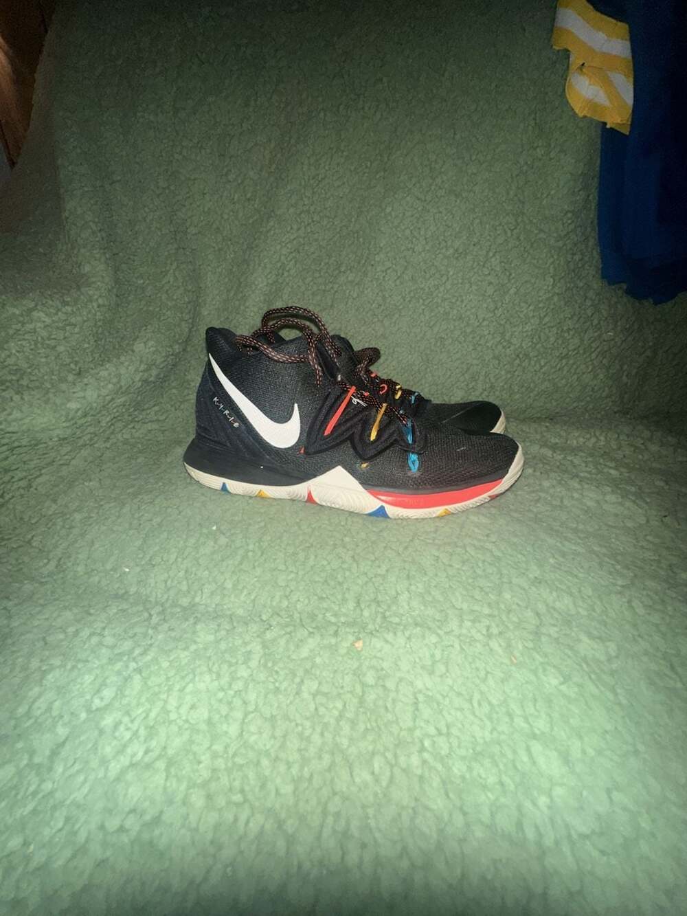 Nike Kyrie 5 'Friends' Basketball Shoes